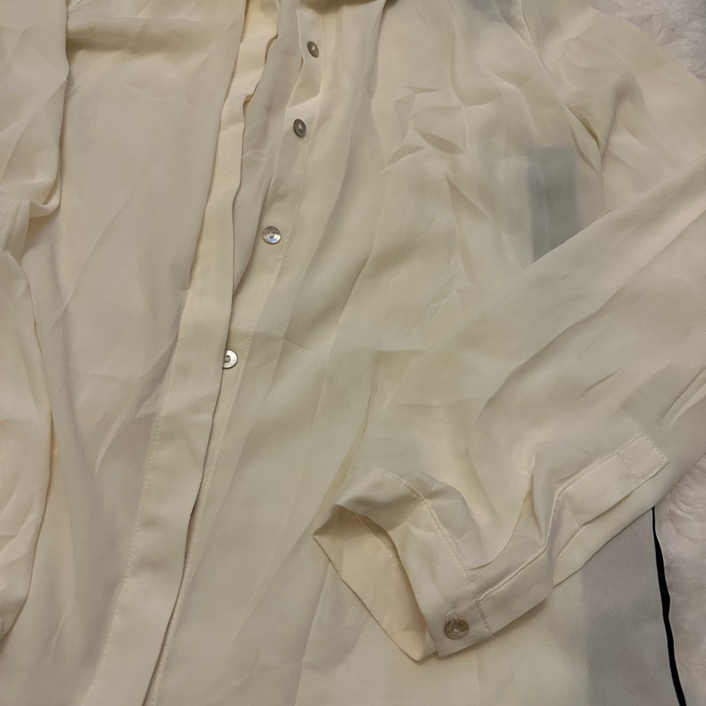 Button down blouse. Medium. - Picture 2 of 4